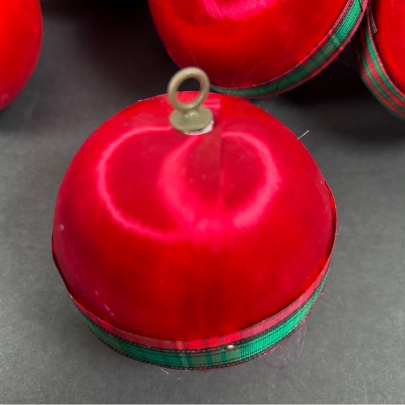 Lot of 12 Vintage Satin Spun Christmas Ornaments Red Balls with Ribbon - Picture 8 of 16